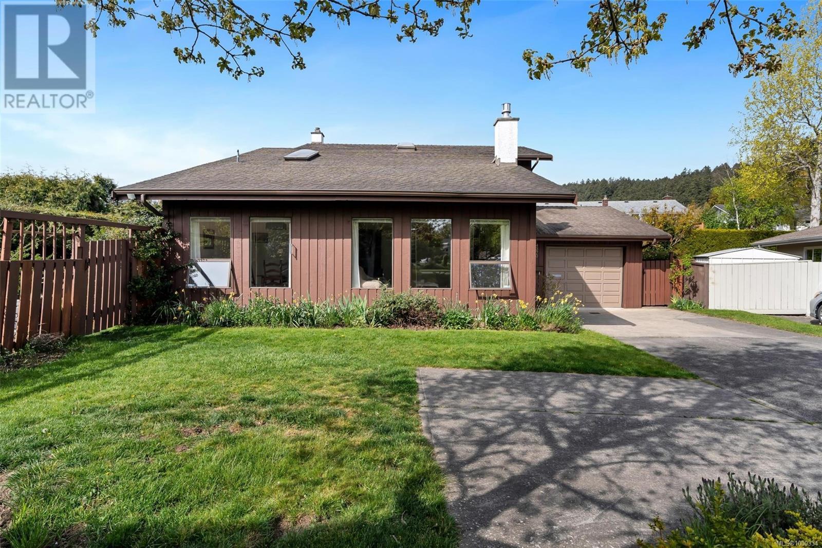  4370 Paramont Place, Saanich