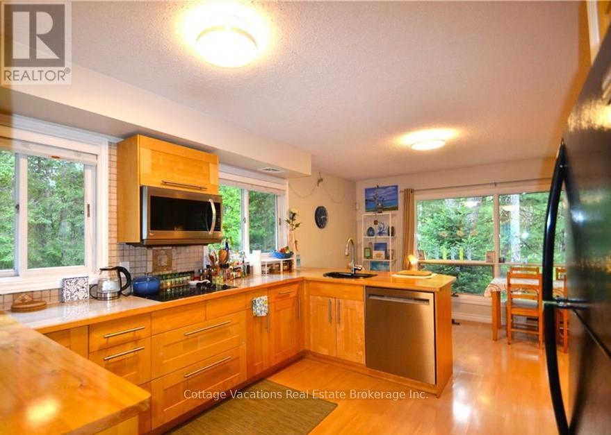 Photo 11 of 341 Old North Road, Huntsville ON