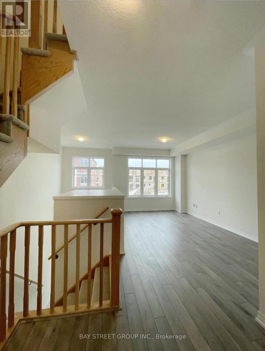 Photo 2 of 32 Sissons Way, Markham ON