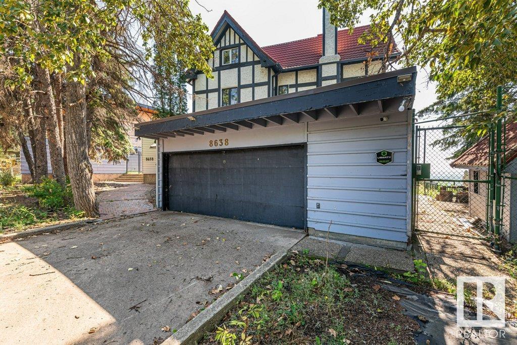 Photo 5 of 8638 Saskatchewan Dr Nw, Edmonton AB