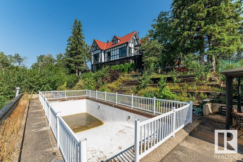 Photo 6 of 8638 Saskatchewan Dr Nw, Edmonton AB