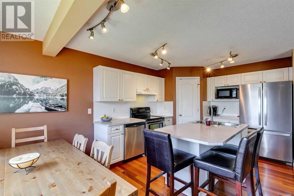 Single Family House for Sale in  Douglas Ridge Circle SE Douglasdale/Glen Calgary 