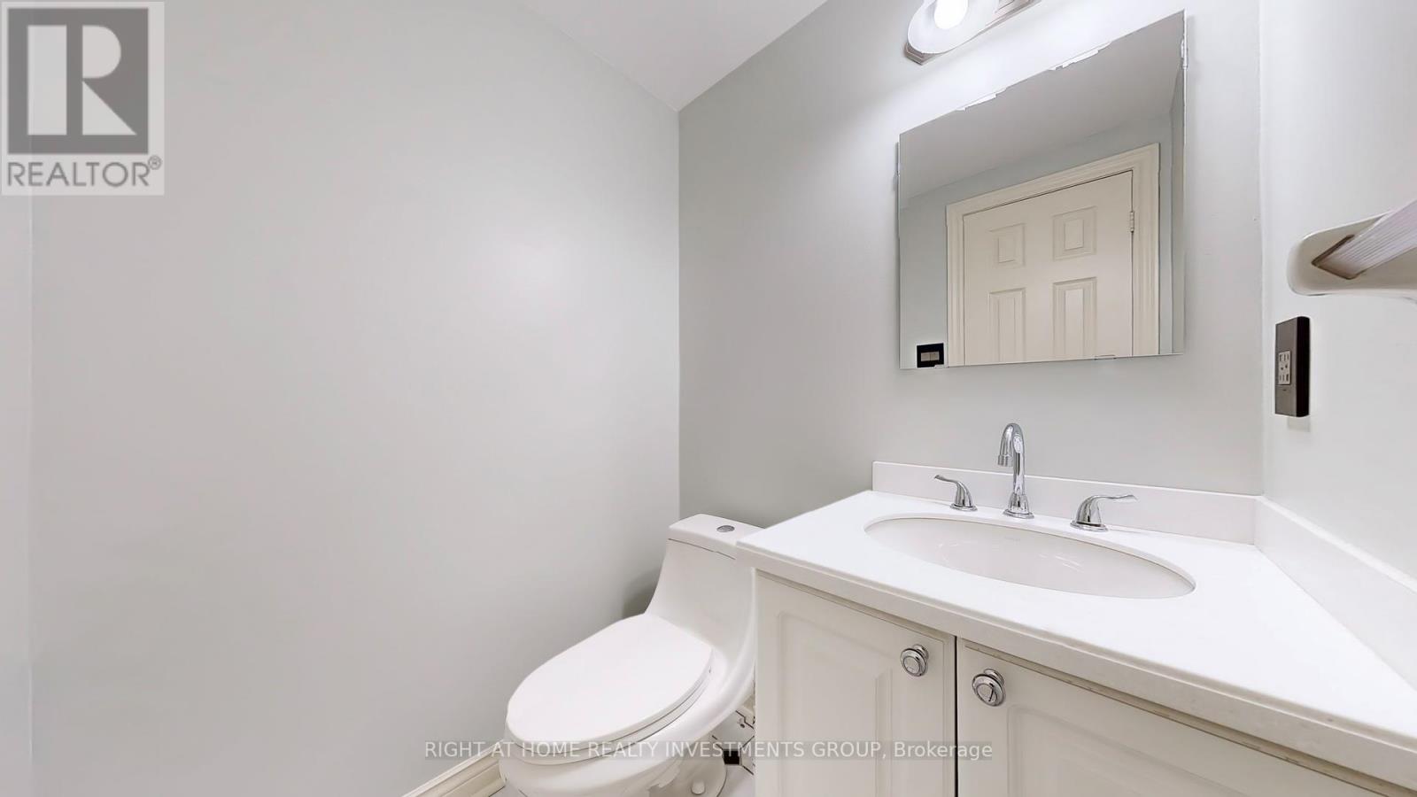 Photo 11 of 157 18 Clark Avenue W, Vaughan ON
