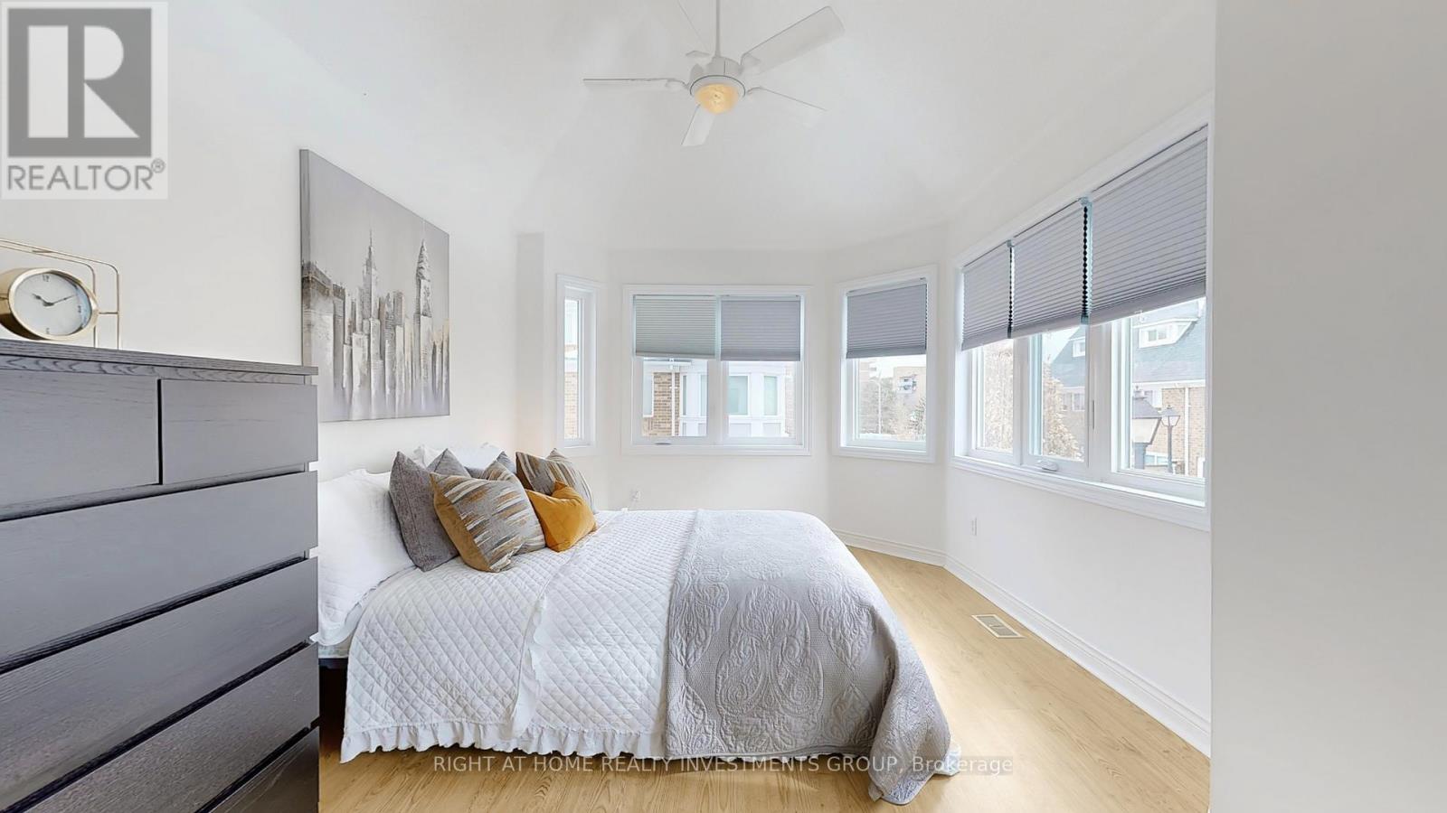 Photo 14 of 157 18 Clark Avenue W, Vaughan ON
