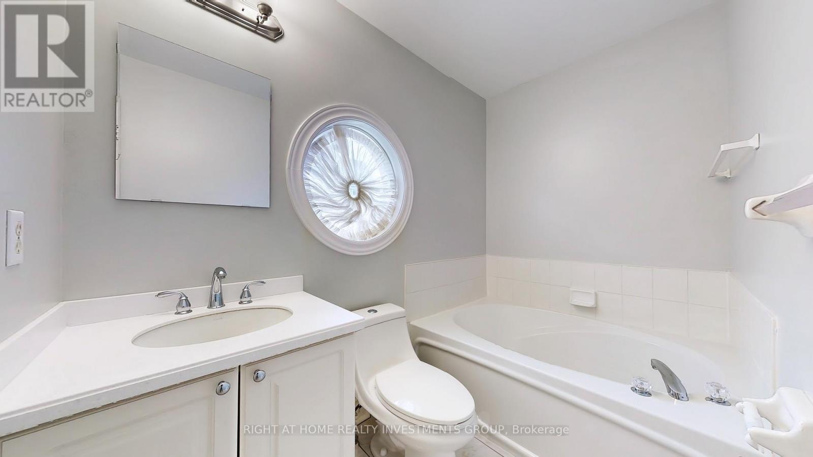 Photo 16 of 157 18 Clark Avenue W, Vaughan ON