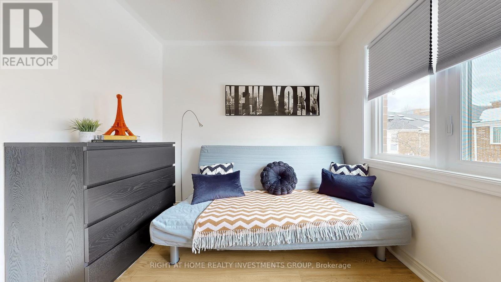 Photo 18 of 157 18 Clark Avenue W, Vaughan ON