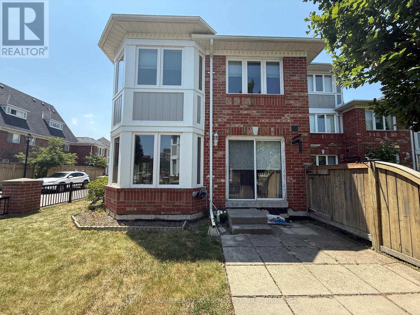 Photo 24 of 157 18 Clark Avenue W, Vaughan ON