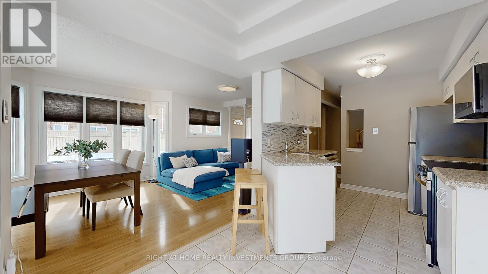 Photo 9 of 157 18 Clark Avenue W, Vaughan ON