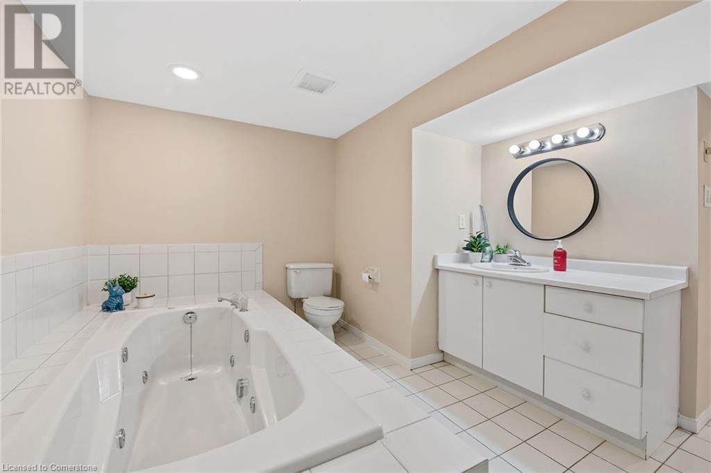 Photo 33 of 131 Sanatorium Road, Hamilton ON