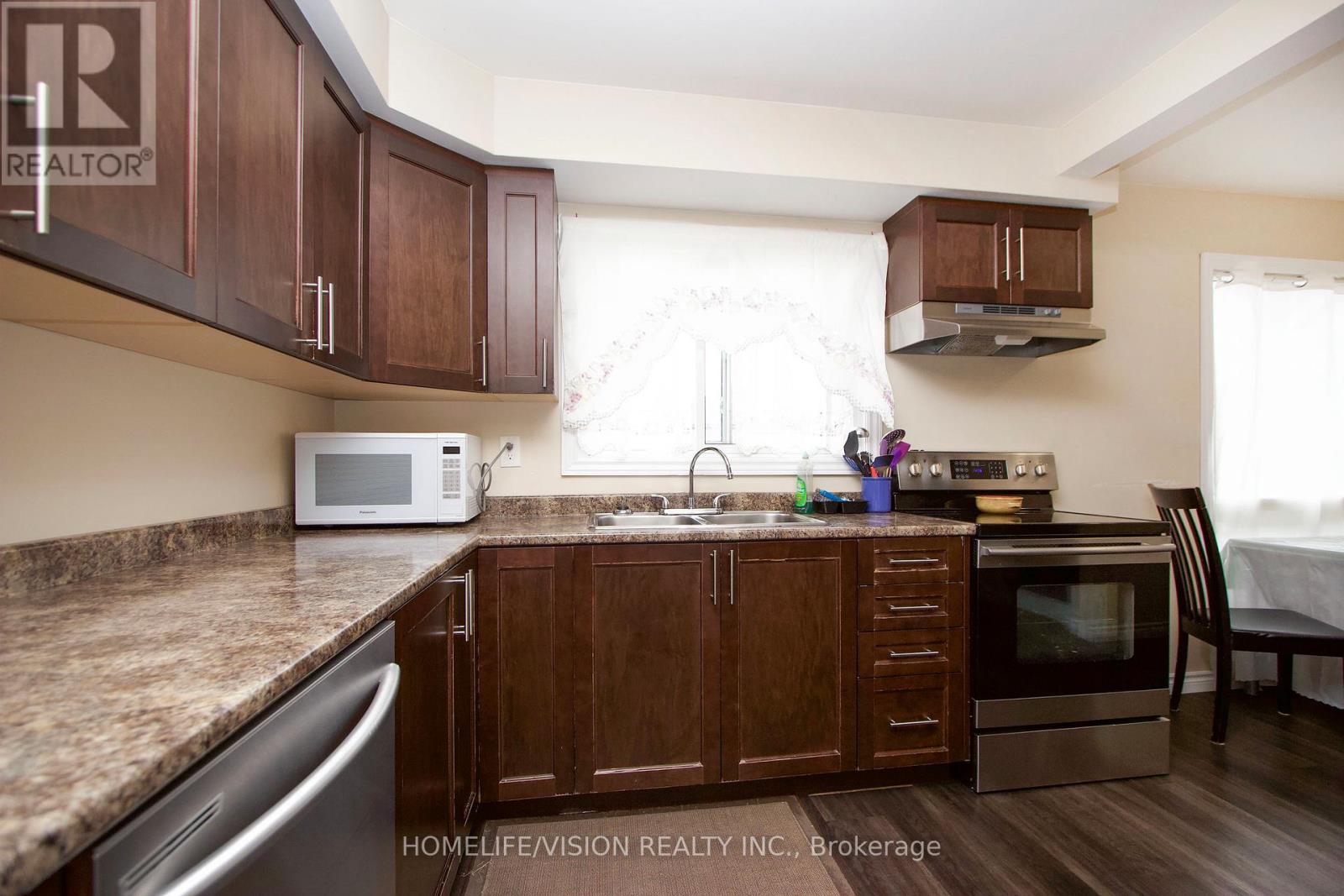 Photo 12 of 39 221 Ormond Drive, Oshawa ON