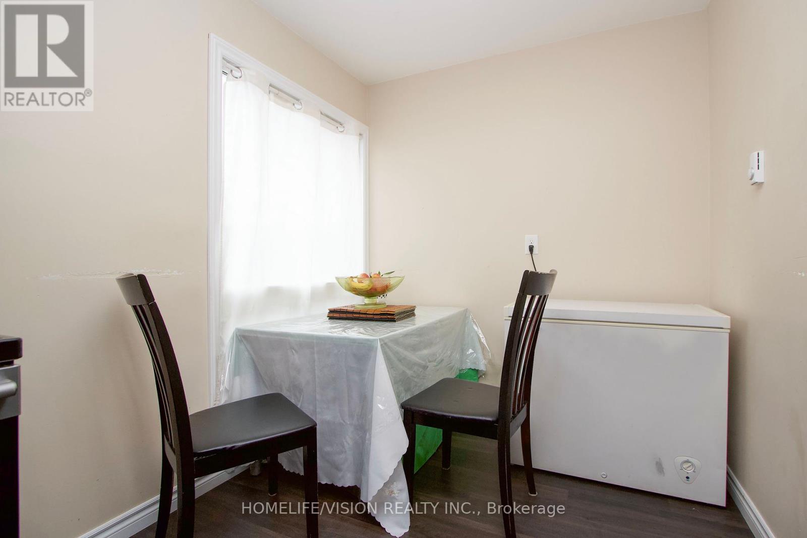 Photo 13 of 39 221 Ormond Drive, Oshawa ON