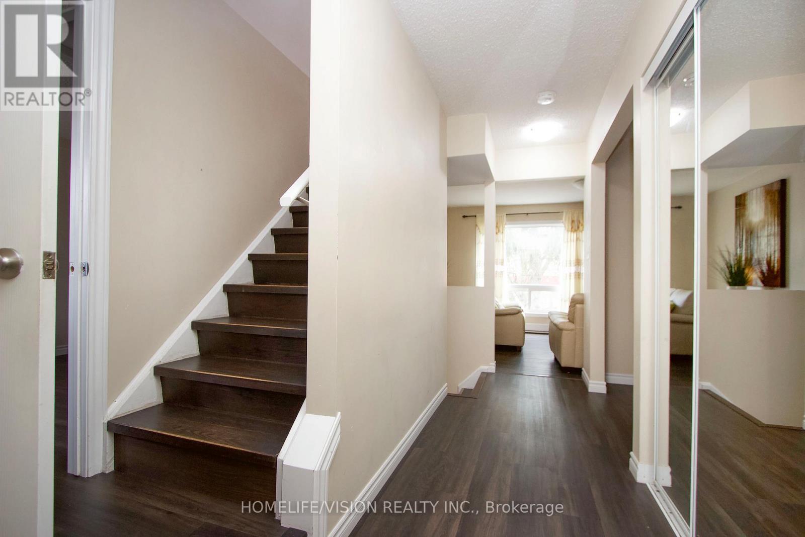 Photo 14 of 39 221 Ormond Drive, Oshawa ON