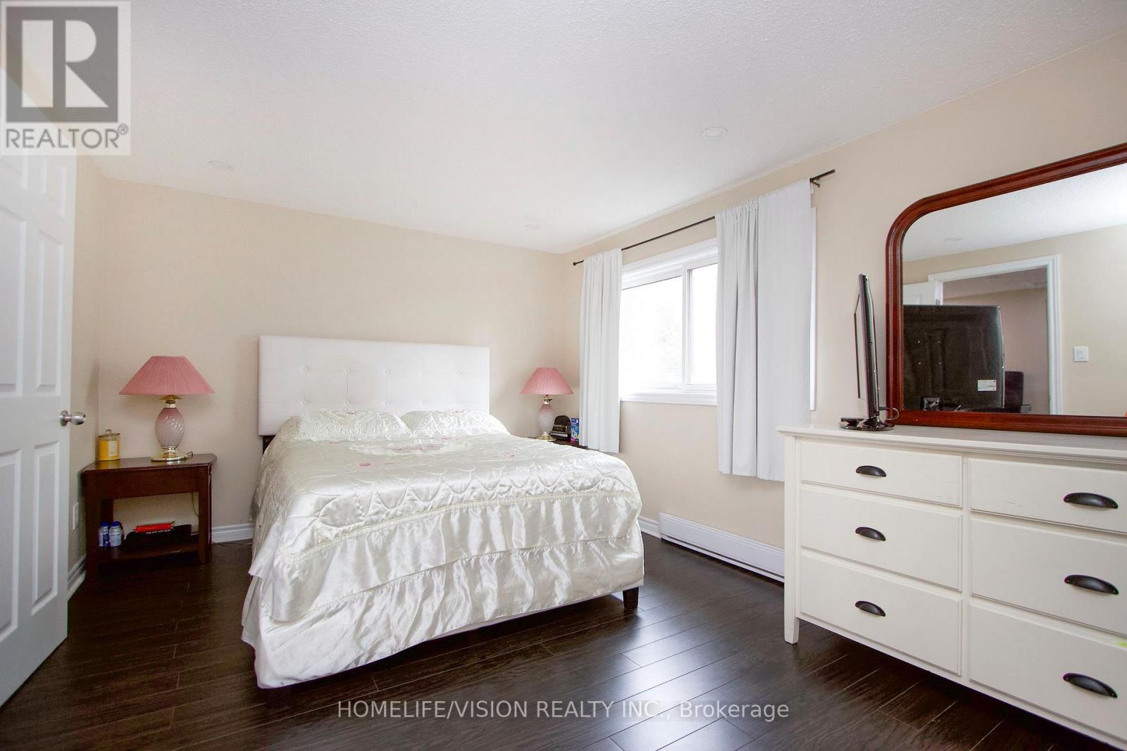 Photo 17 of 39 221 Ormond Drive, Oshawa ON