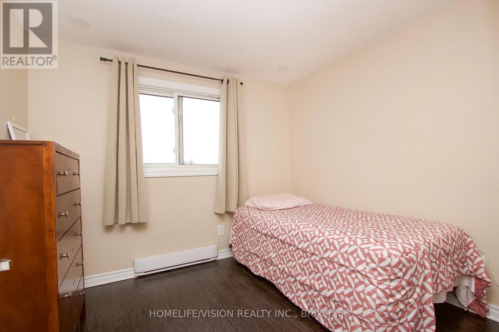Photo 18 of 39 221 Ormond Drive, Oshawa ON