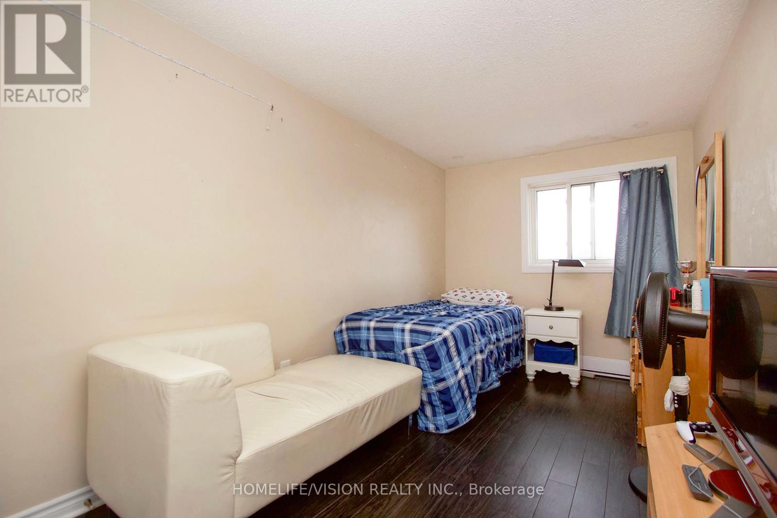 Photo 19 of 39 221 Ormond Drive, Oshawa ON