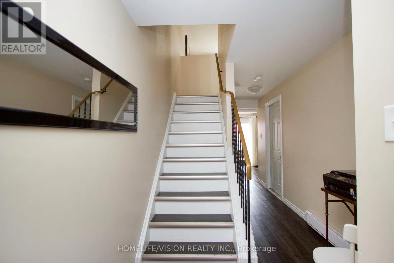 Photo 4 of 39 221 Ormond Drive, Oshawa ON