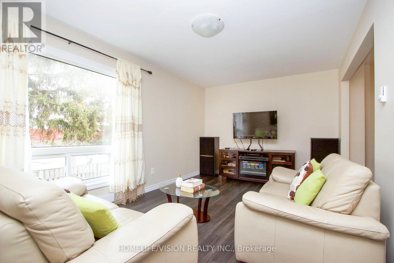 Photo 6 of 39 221 Ormond Drive, Oshawa ON