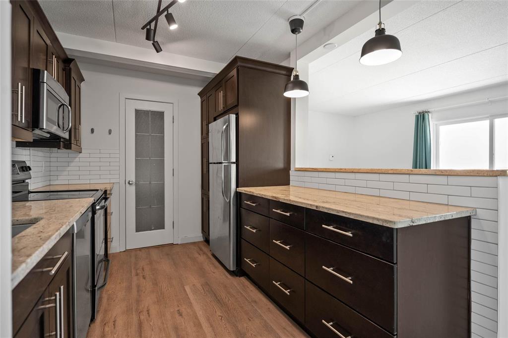 Photo 9 of 12 F 1975 Corydon Avenue, Winnipeg MB