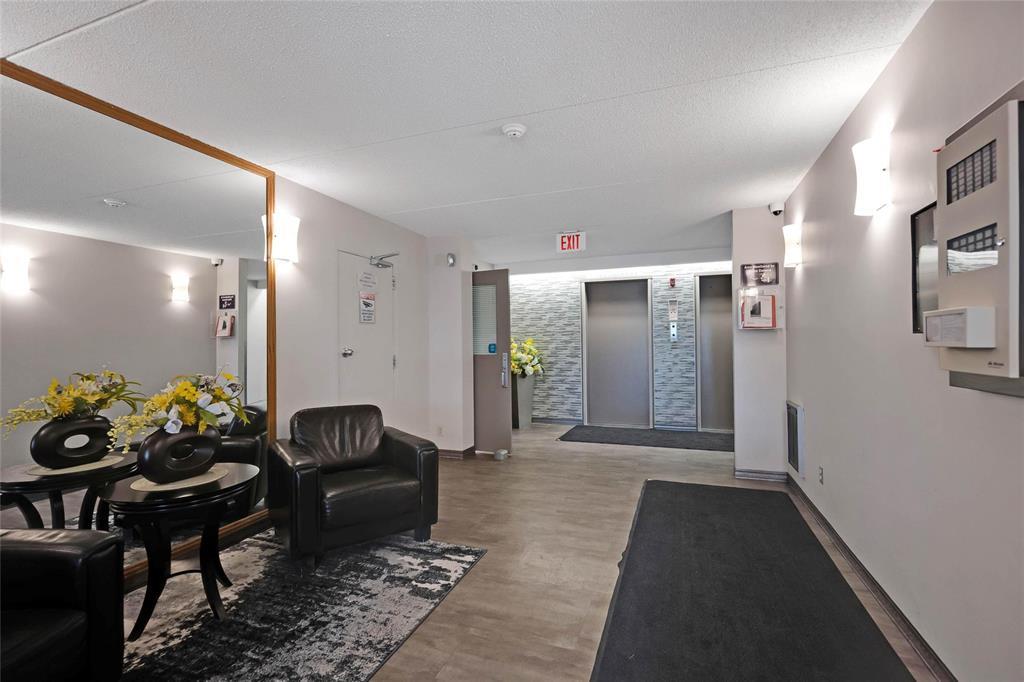 Photo 4 of 12 F 1975 Corydon Avenue, Winnipeg MB