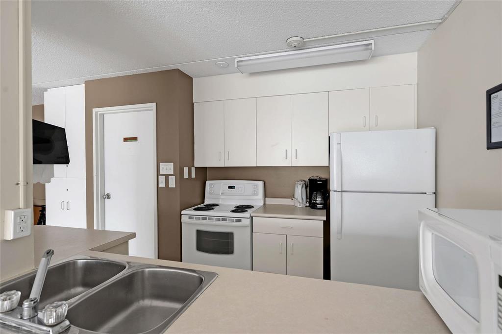 Photo 38 of 12 F 1975 Corydon Avenue, Winnipeg MB