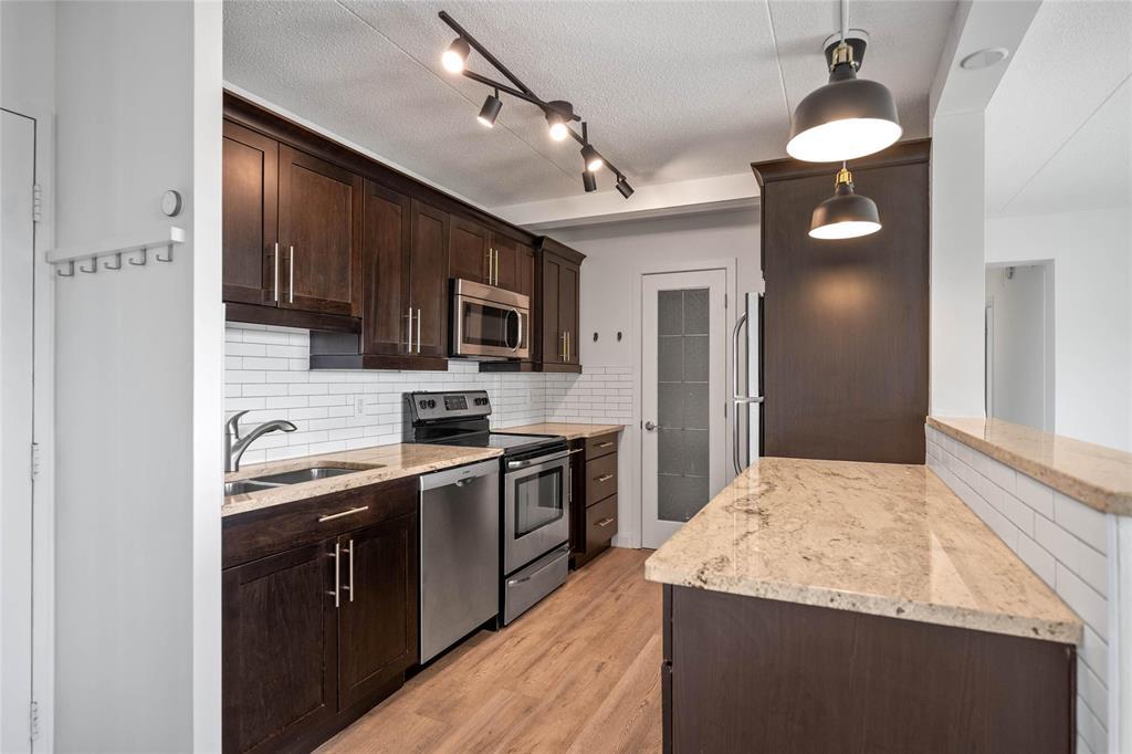 Photo 8 of 12 F 1975 Corydon Avenue, Winnipeg MB