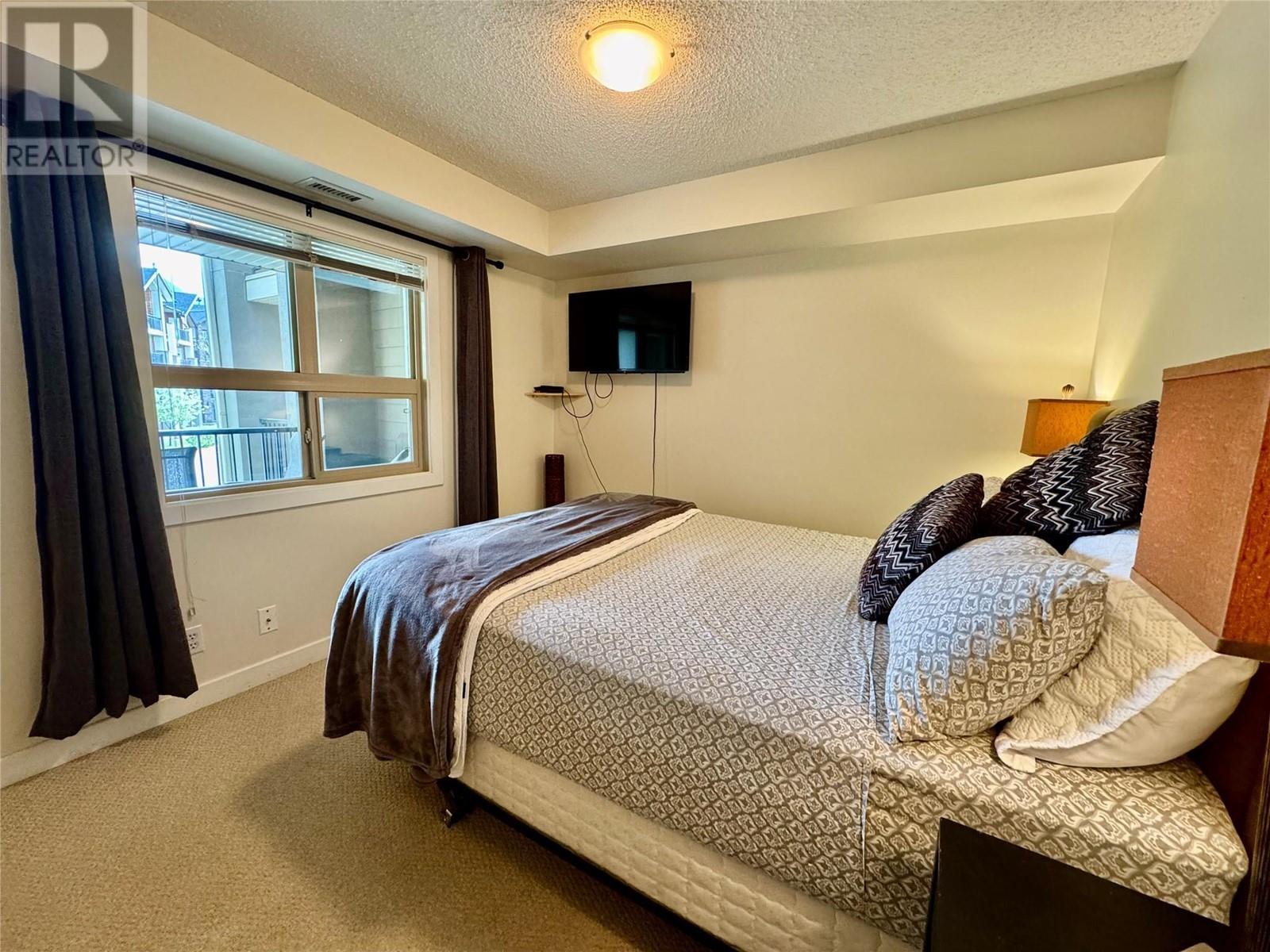 Photo 13 of 205 Third Avenue Unit 3202, Invermere BC