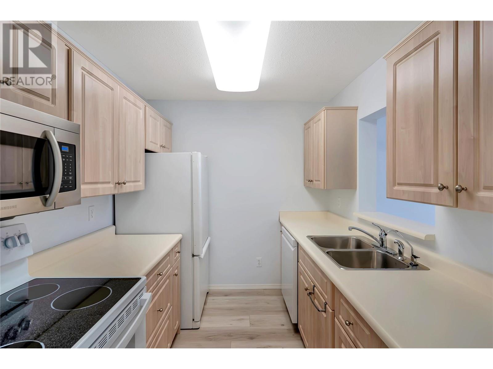 403 1329 KLO Road, Kelowna