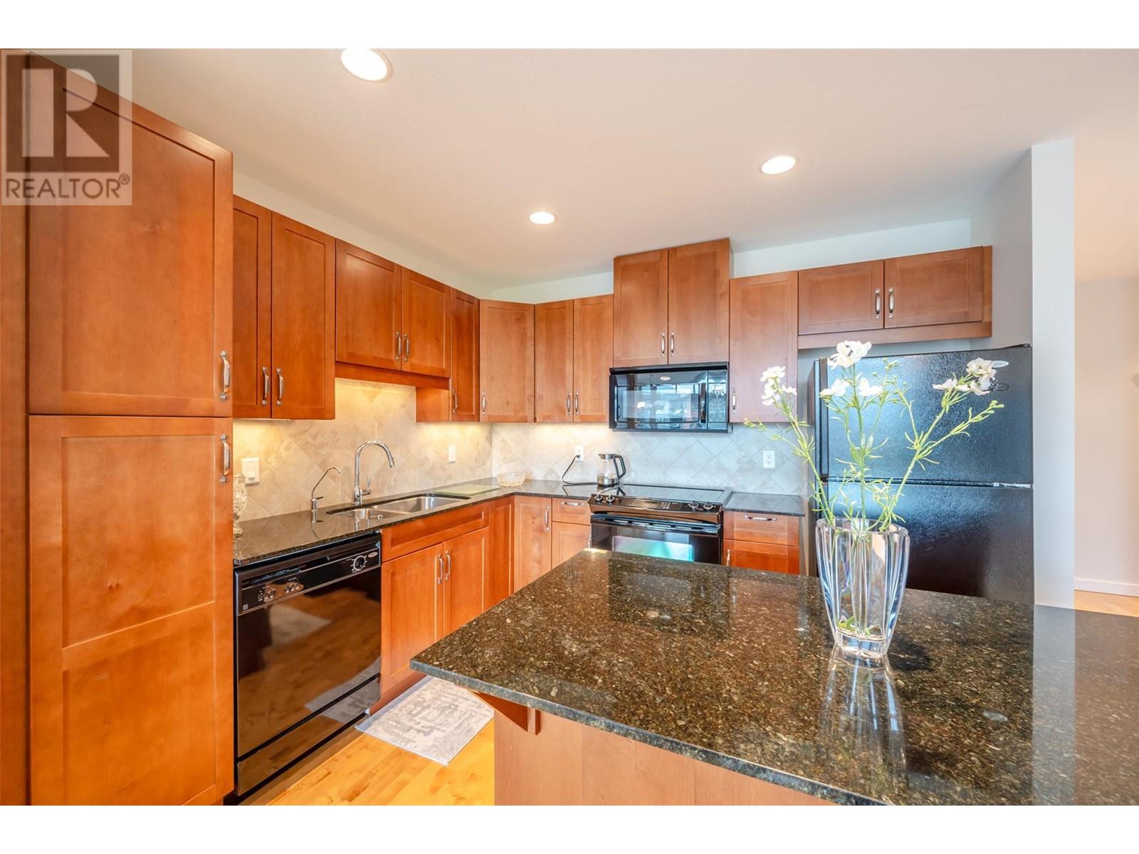 406 3301 Skaha Lake Road, Penticton