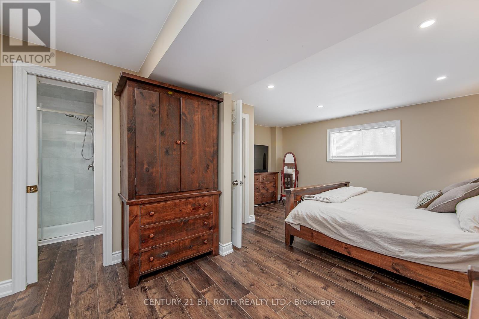 Photo 29 of 239 Centre Street, Essa ON