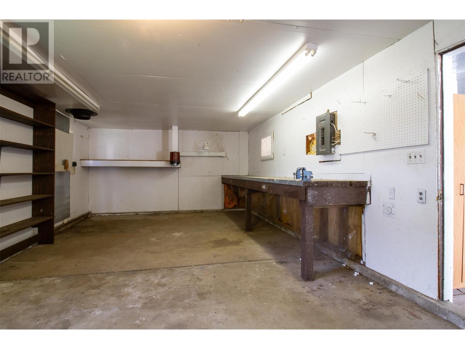 402 Seventh Street E, Revelstoke