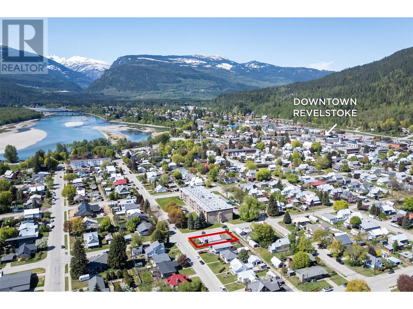 402 Seventh Street E, Revelstoke