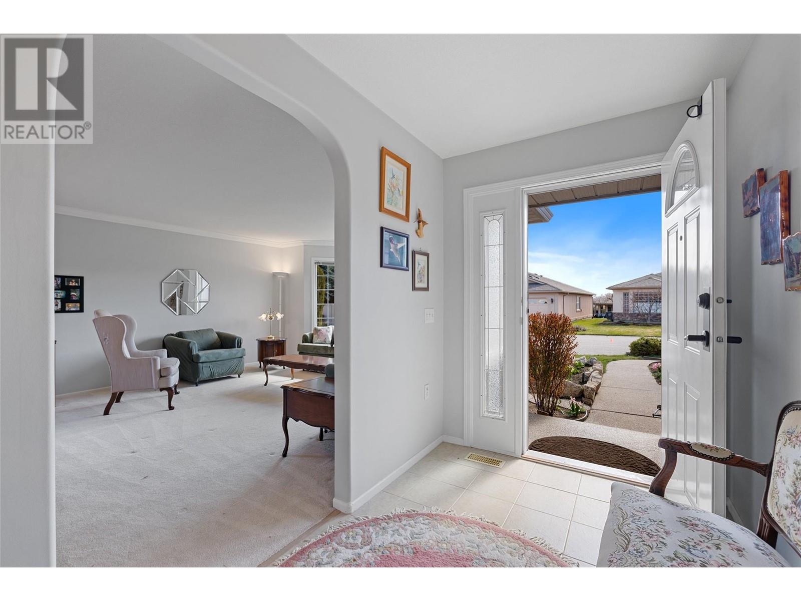400 595 Yates Road, Kelowna