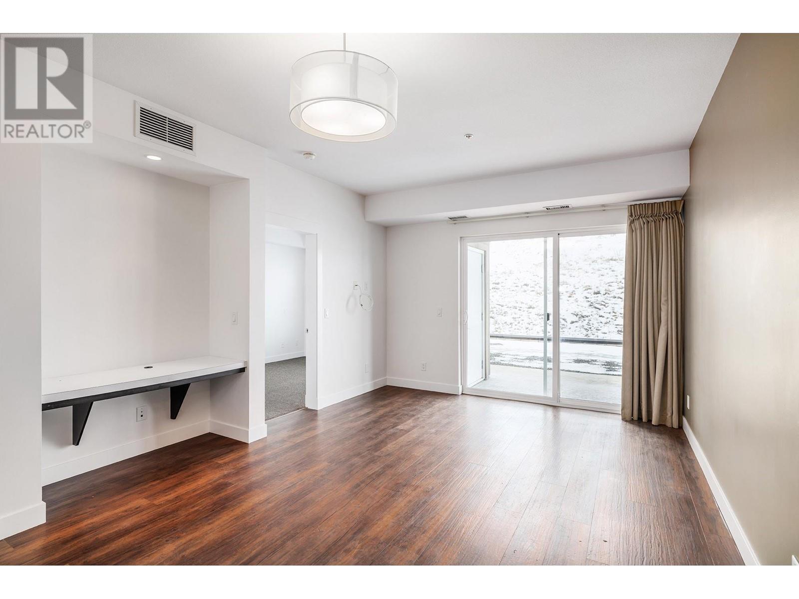 214 975 Academy Way, Kelowna