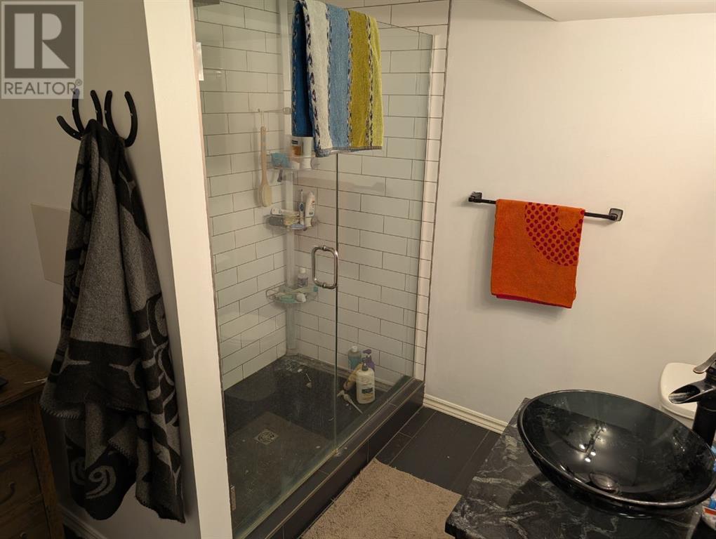 Single Family House 4 Level for Sale in  Beacham Rise NW Beddington Heights Calgary 