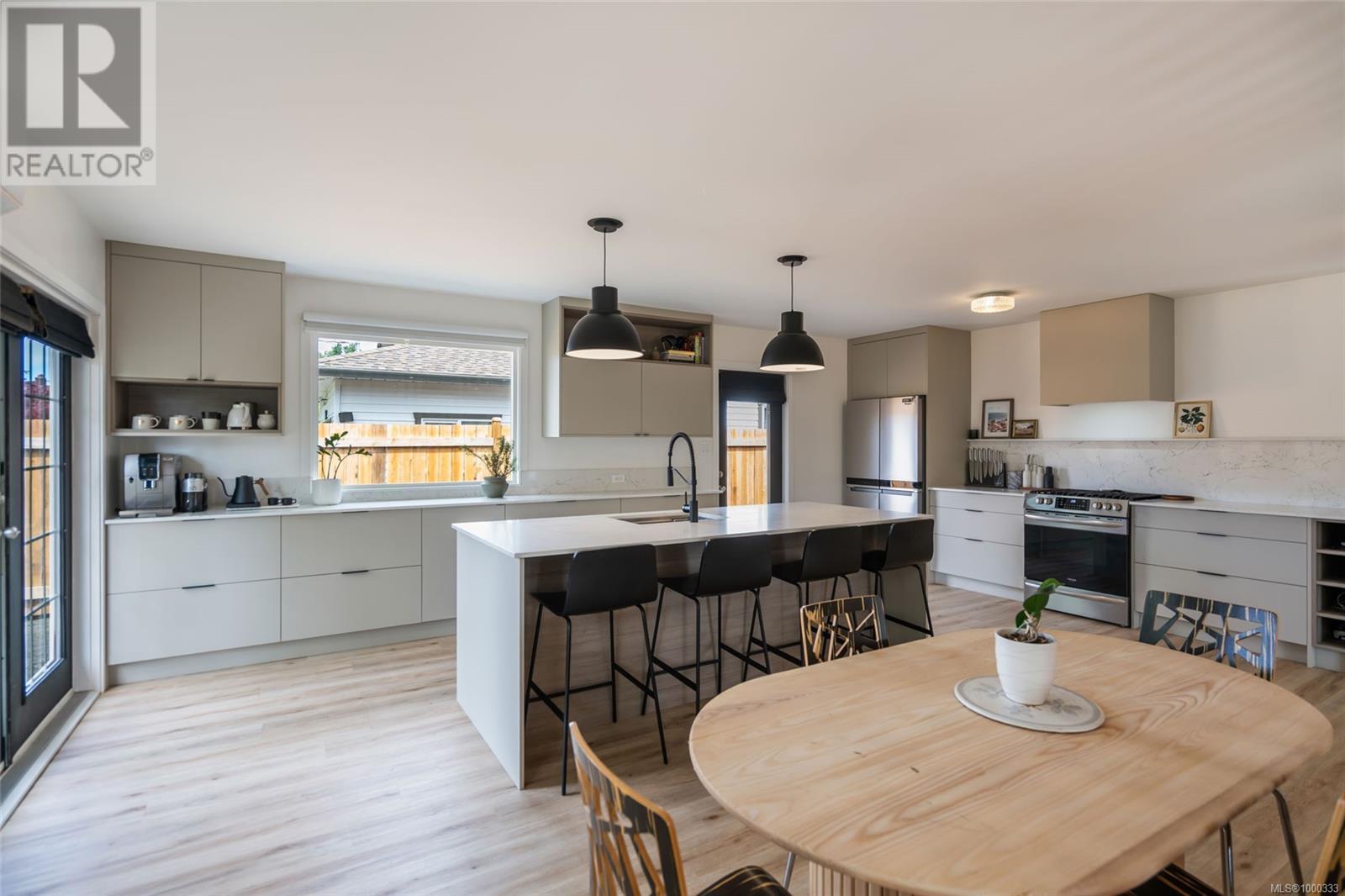 747 Camas Way, Parksville
