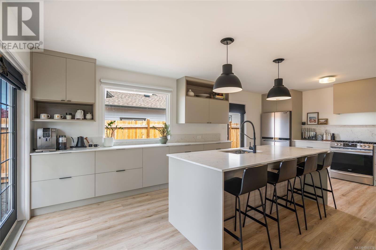 747 Camas Way, Parksville