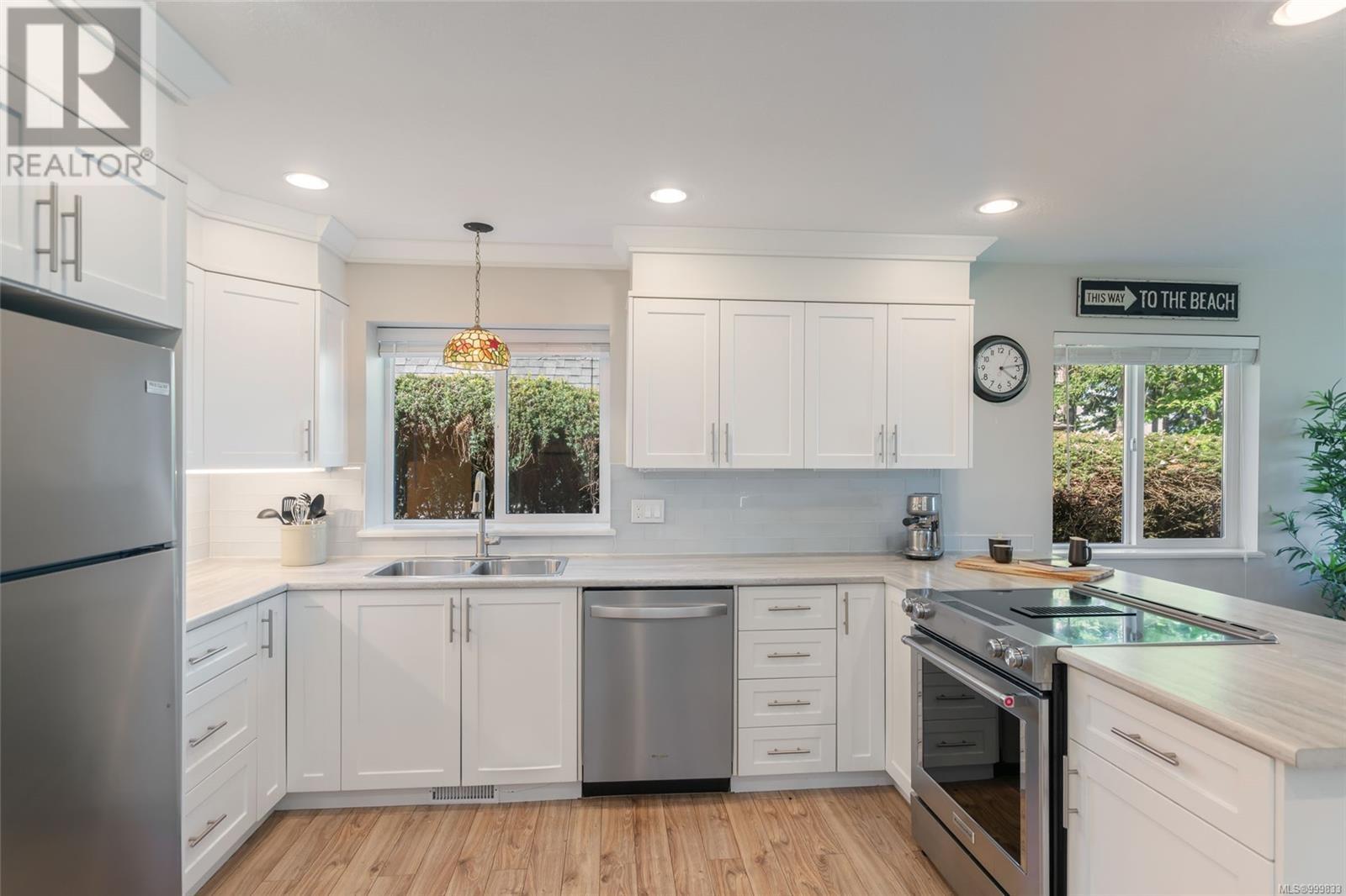 428 Dogwood St N, Parksville real estate listing 999833