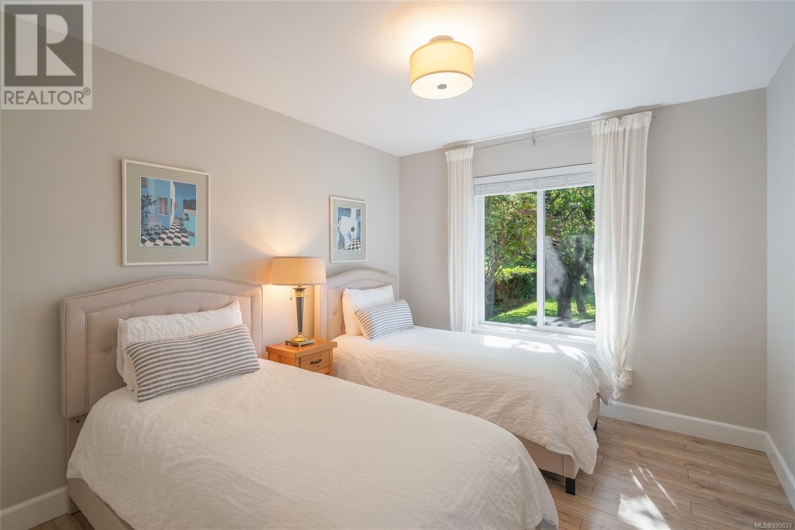 428 Dogwood St N, Parksville real estate listing 999833