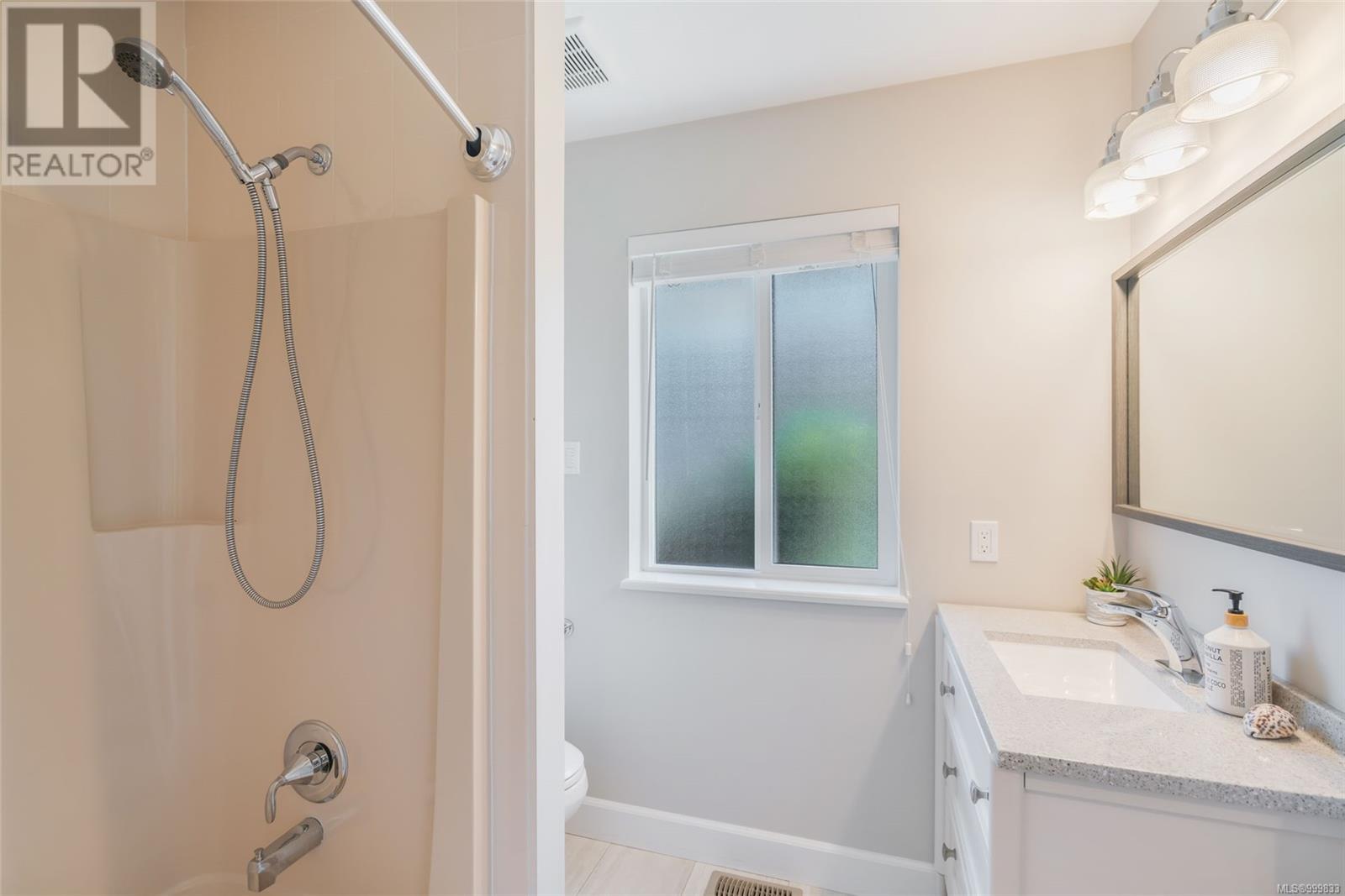 428 Dogwood St N, Parksville real estate listing 999833