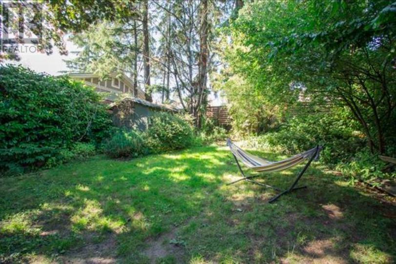 Photo 6 of 949 Harris Avenue, Coquitlam BC