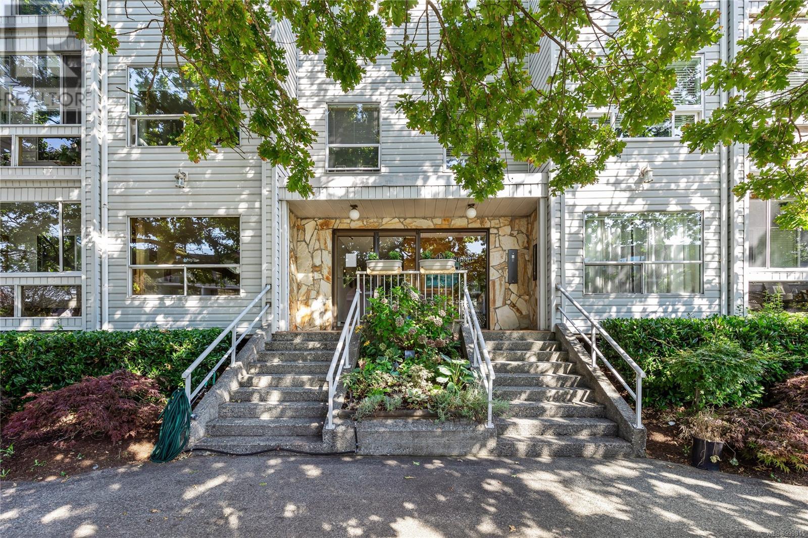 302 100 Dawes St, Nanaimo