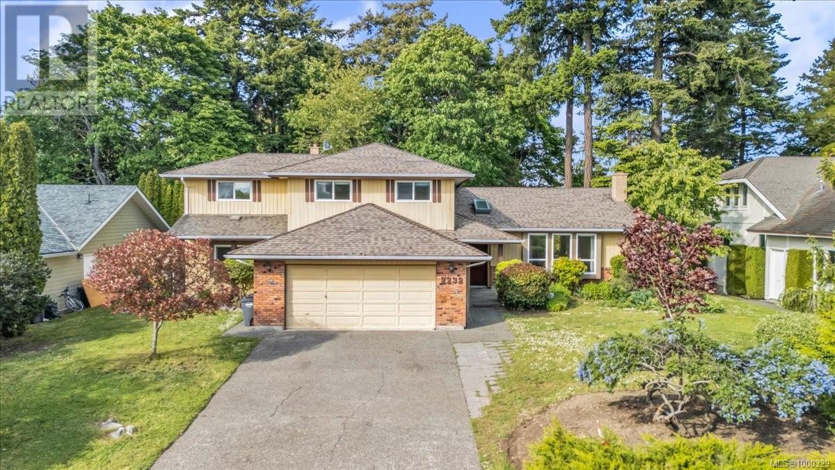2232 Lifton Pl, Saanich