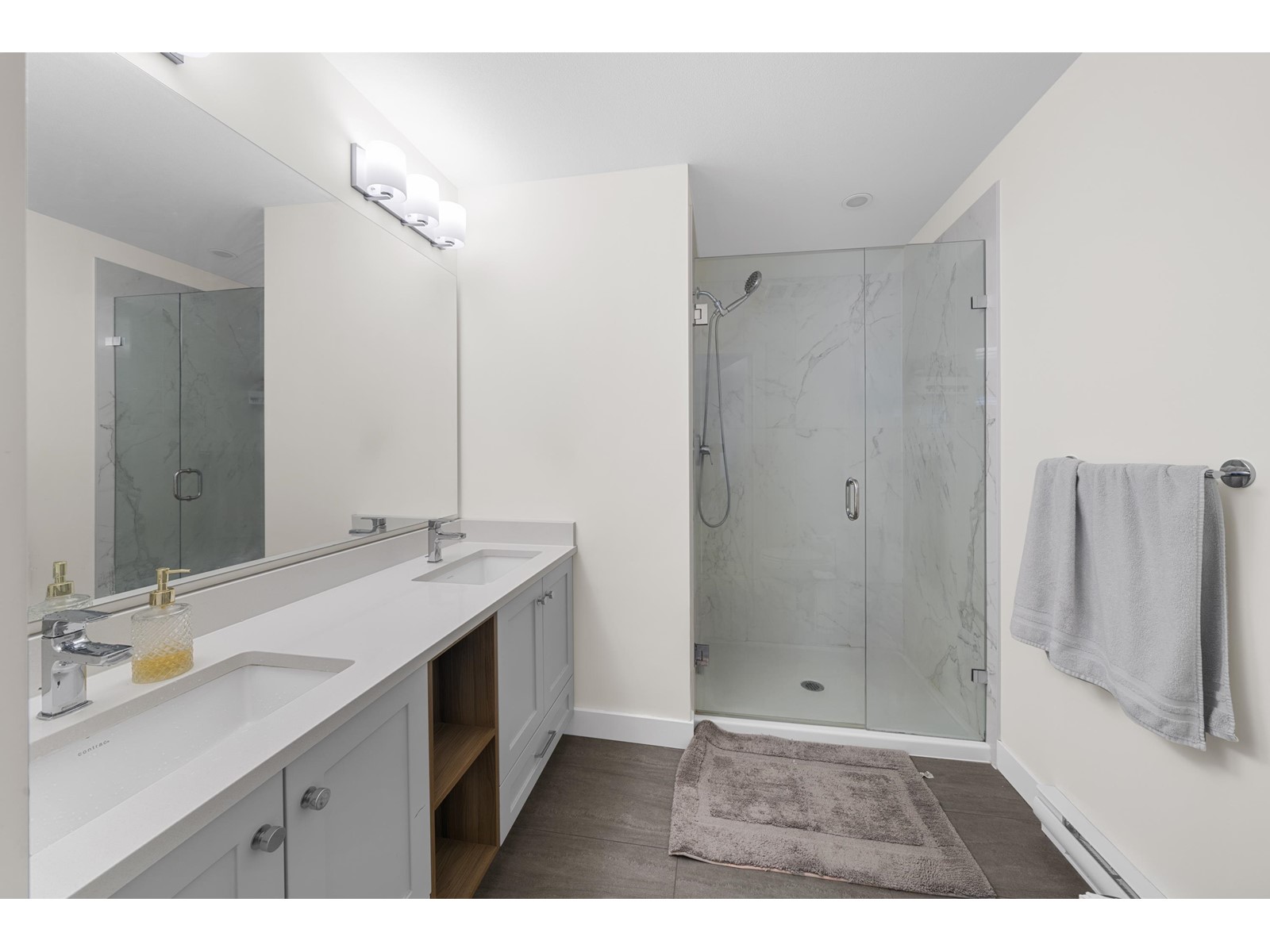 Photo 17 of 42 27735 Roundhouse Drive, Abbotsford BC