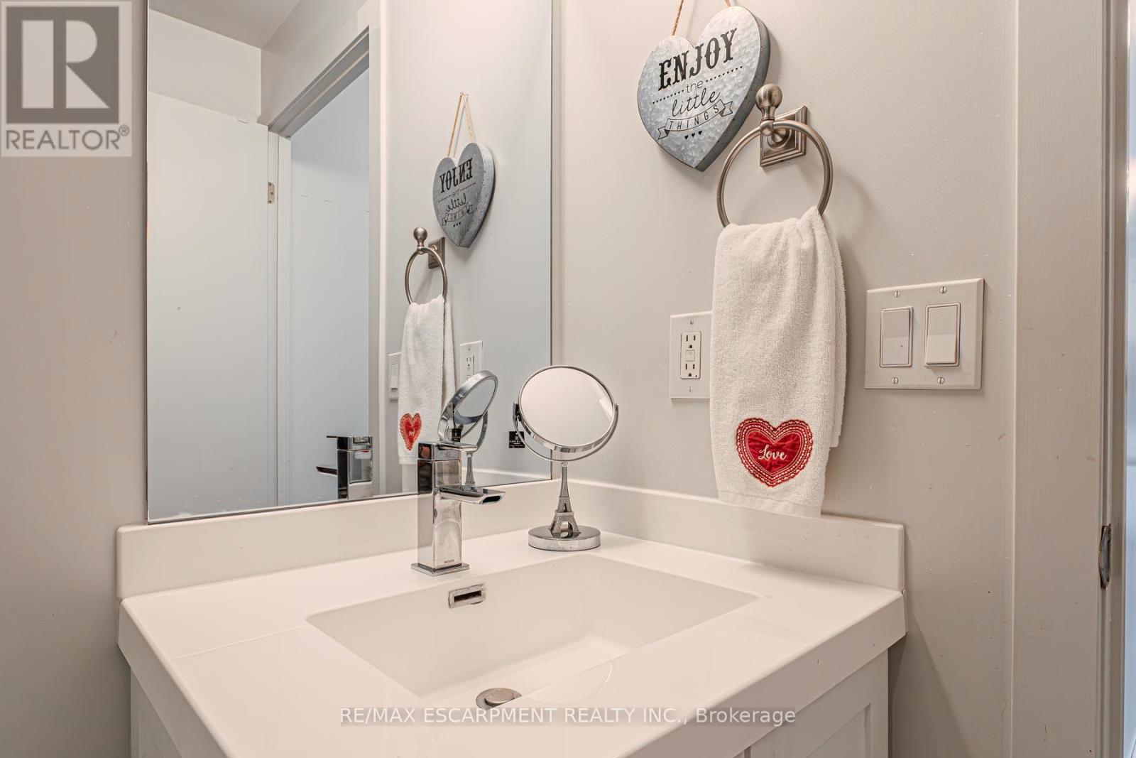Photo 7 of 809 2093 Fairview Street, Burlington ON