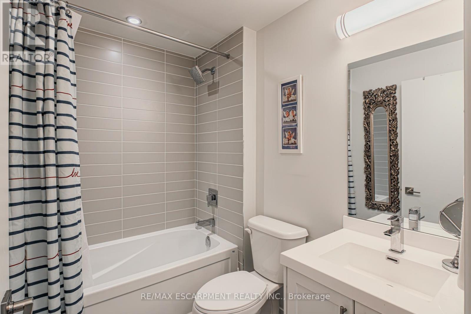 Photo 13 of 809 2093 Fairview Street, Burlington ON