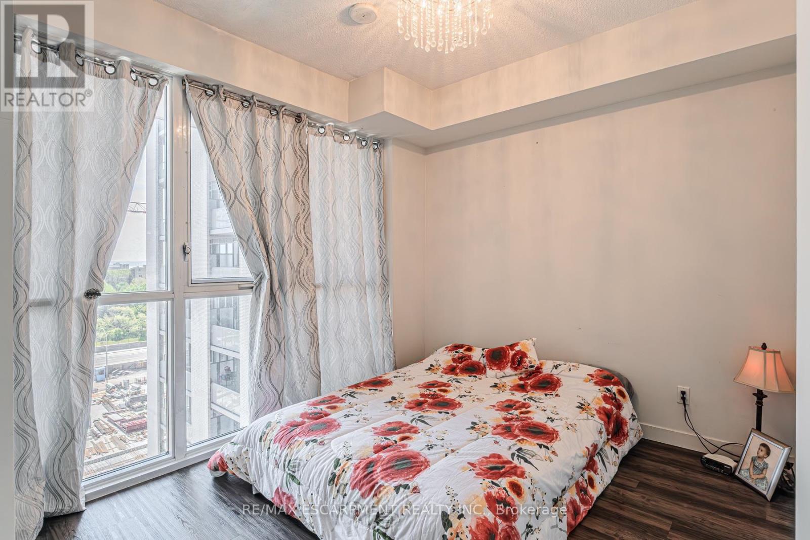 Photo 15 of 809 2093 Fairview Street, Burlington ON