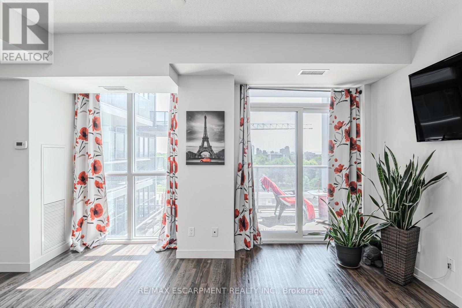 Photo 6 of 809 2093 Fairview Street, Burlington ON