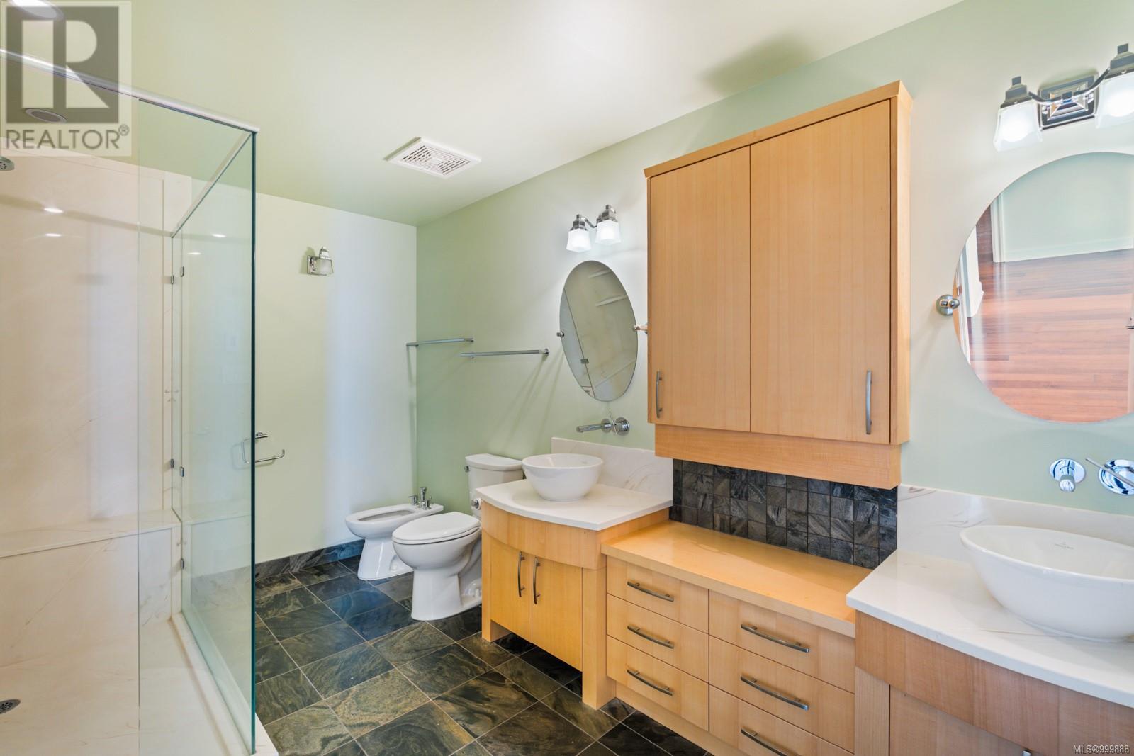 Photo 25 of 821 21 Dallas Rd, Victoria BC