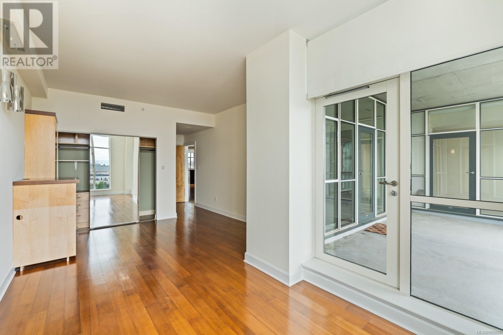 Photo 15 of 821 21 Dallas Rd, Victoria BC