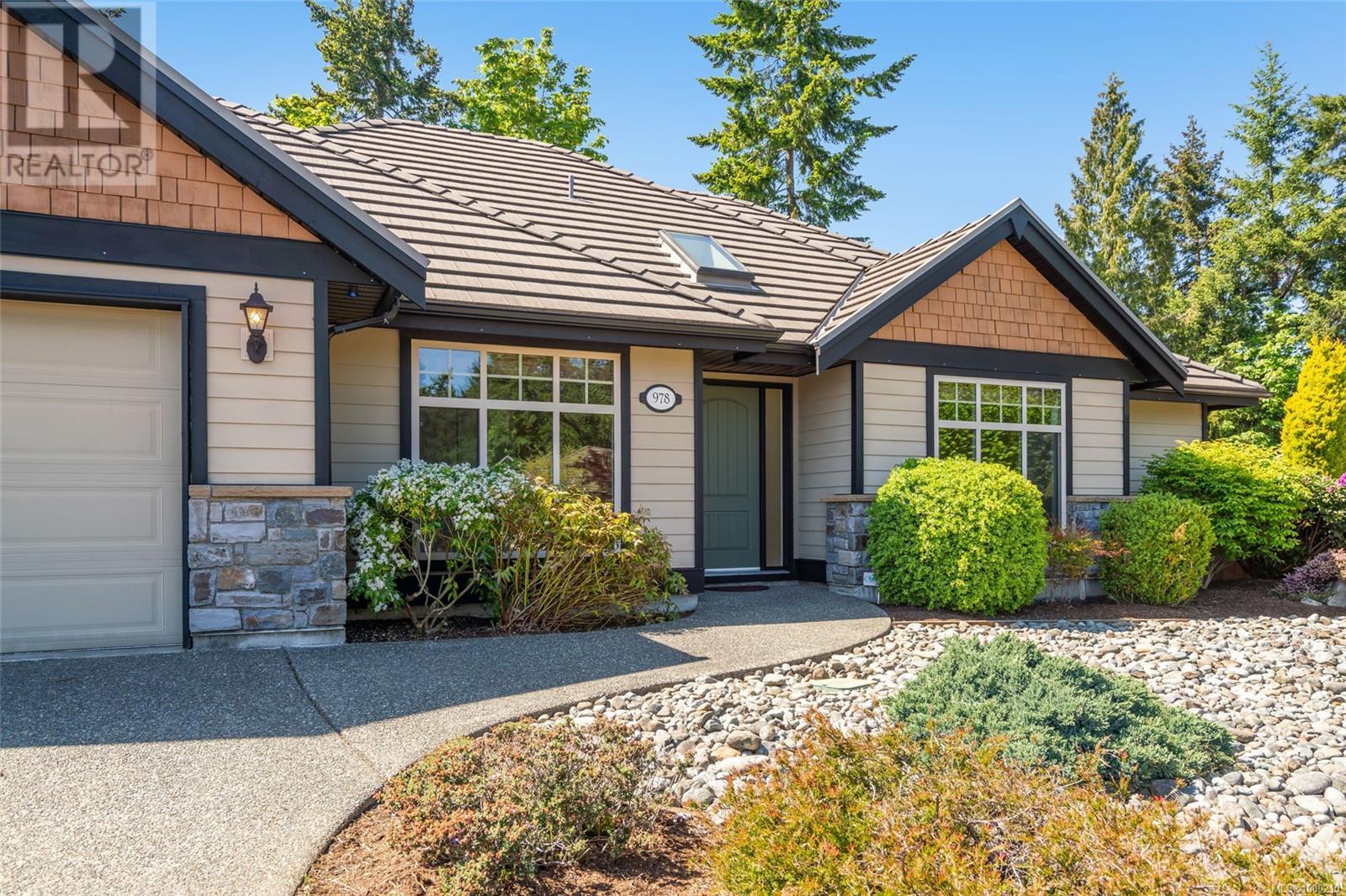 978 Cantebury Pl, Qualicum Beach